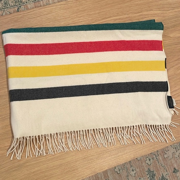 Pendleton Other - PENDLETON 5TH AVENUE GLACIER PARK MERINO THROW